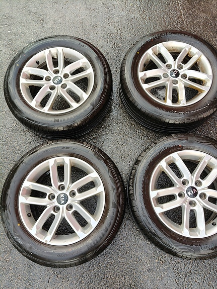 Kia R16 kesärenkaat aluvanteilla