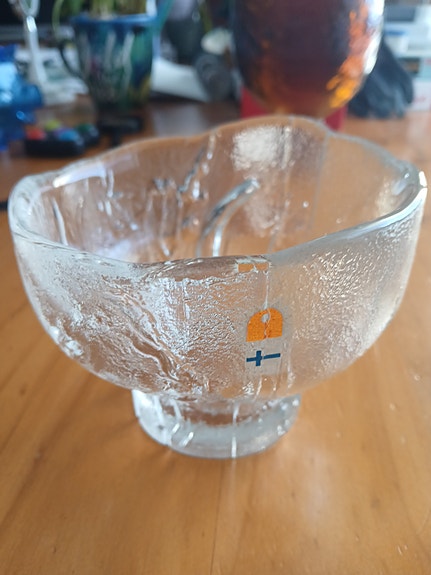 Humppila Heiniä kainalossa kulho