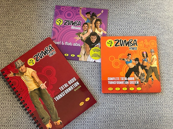 Zumba Fitness harjoituspaketti DVD-levyt ja opaskirja