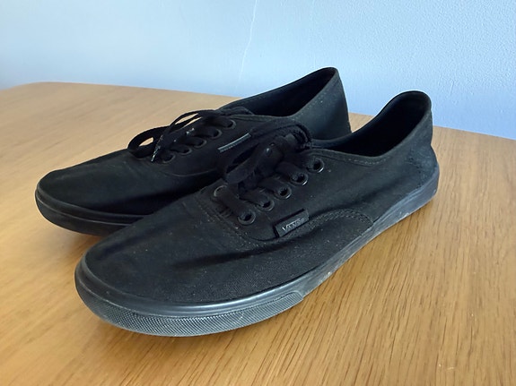 Vans tennarit 40 musta