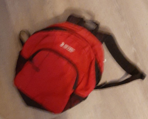 Pieni pöytäbiljardi ja Hi-Tec reppu