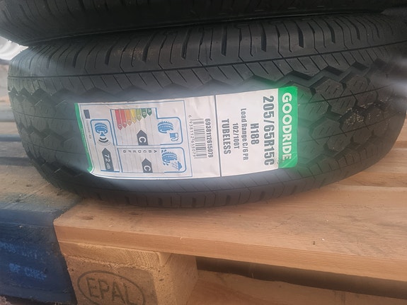 Myydään kesärenkaat 205/65 R15C