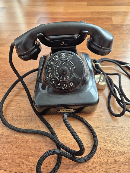 SIEMENS ja L/M ERICSSON puhelimet