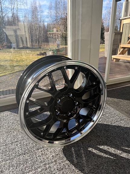 Paketista uudet vanteet e36 tai muun Bmw:n alle