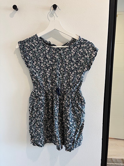 Lasten mekko 128