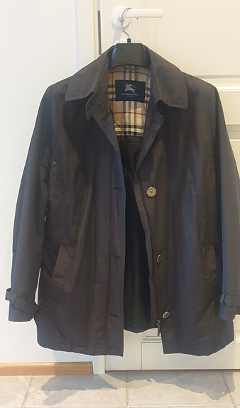 Naisten Burberry takki.