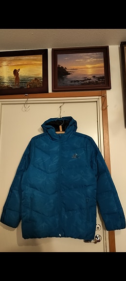Adidas kevyt untuvatakki s