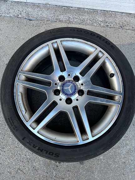 Mercedes-Benz AMG Vanteet renkaineen