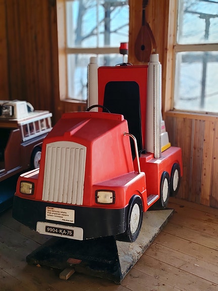 Keinuva palo-auto