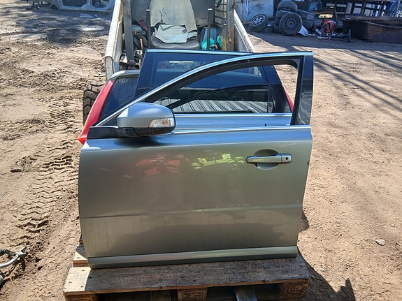 Volvo v70mk3 vasen etuovi