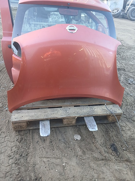 Nissan micra konepelti