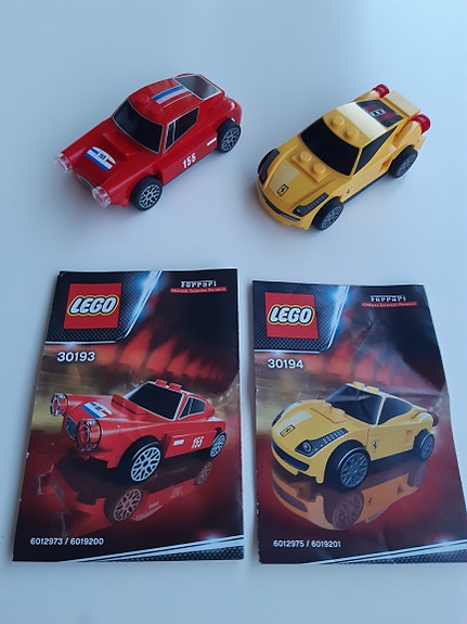 LEGO Ferrari -autot ja ohjevihkot