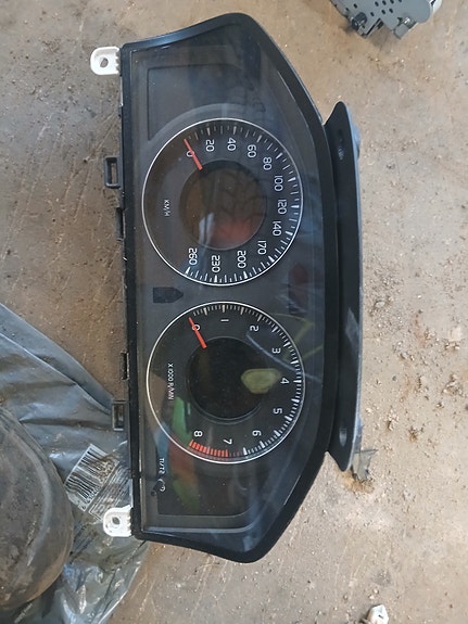 Volvo v70 mk3 2.5T mittaristo