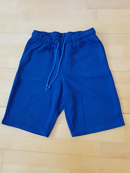 Gollege shortsit pojalle