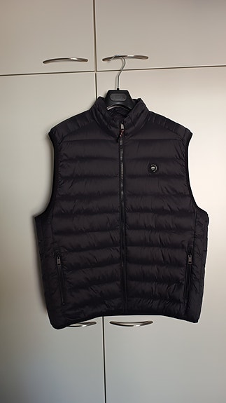 Uusi Jack & Jones miesten liivi XL musta