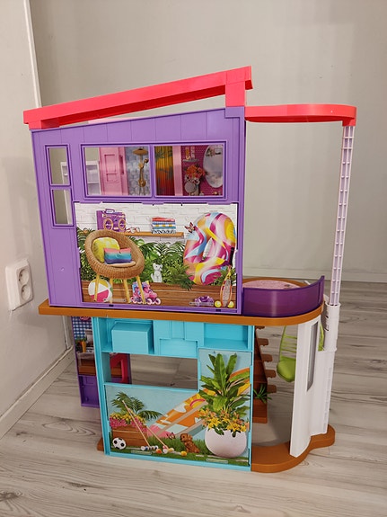 Barbie Malibu talo ja monta tarvikkeita