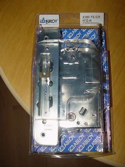ABLOY  (4180) ulko-oven lukkorunko ja vastarauta (oikea)