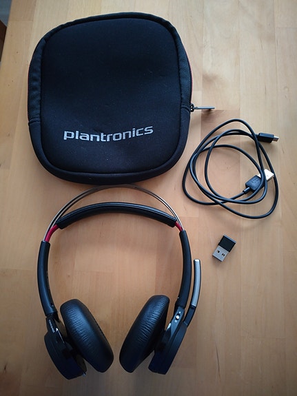 Käyttämättömät Plantronics langattomat kuulokkeet mikrofonilla