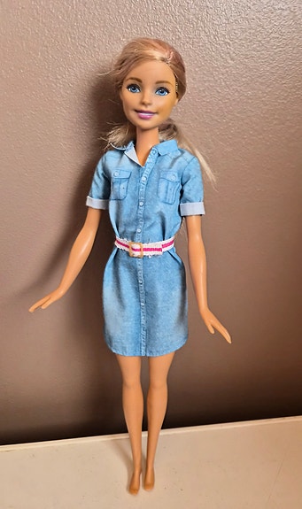 Barbie-nukke + mekko