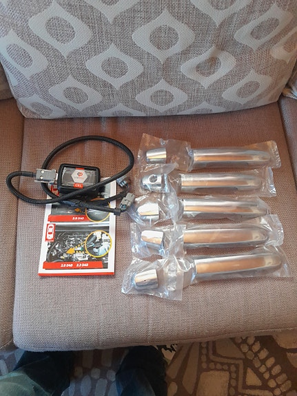 Toyota Rav4 2007 kromi ovenkahvat +tehoboxi