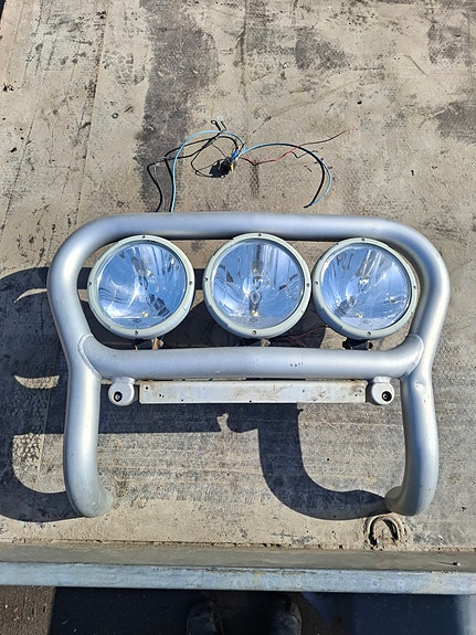 viton valorauta hellan valoilla