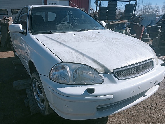 Honda Civic 1,4 manuaali 1998 varaosina