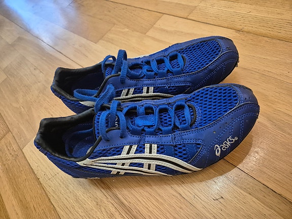 Asics piikkarit