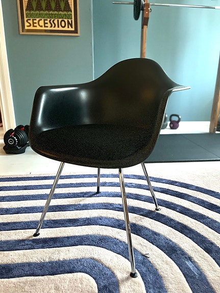 Vitra Eames DAW tuoli / nojatuoli musta