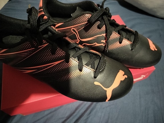 Puma nappulakengät