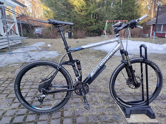 Canyon nerve xc 3 täysjousitettu maastopyörä 26" unisex