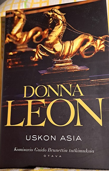 Donna Leon: Uskon asia