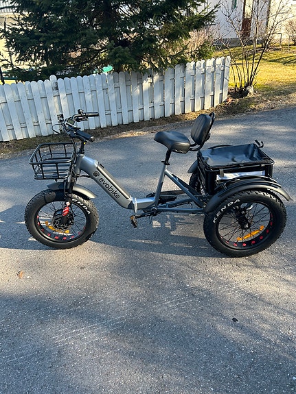 Sähköavusteinen kolmipyörä