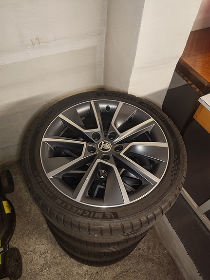 Skoda 18 tuuman vanteet ja Michelin pilot sport 5