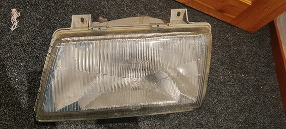 Saab 900 og vasen etuvalo