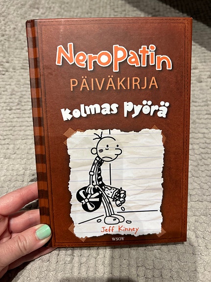 Jeff Kinney Neropatin päiväkirja Kolmas pyörä kirja