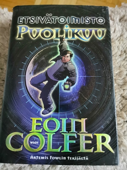 Eoin Colfer Etsivätoimisto Puolikuu kirja