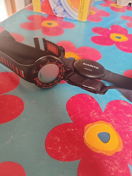 Suunto urheilukello sykevyöllä musta/ noudettavissa korso tai Mäntsälä