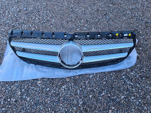 Mercedes-Benz B W246 facelift etusäleikkö