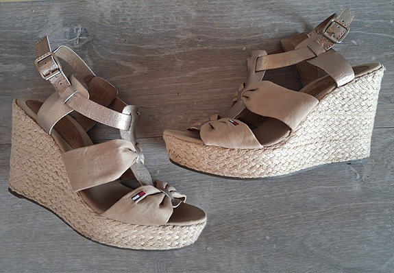 Tommy Hilfiger sandaalit 37