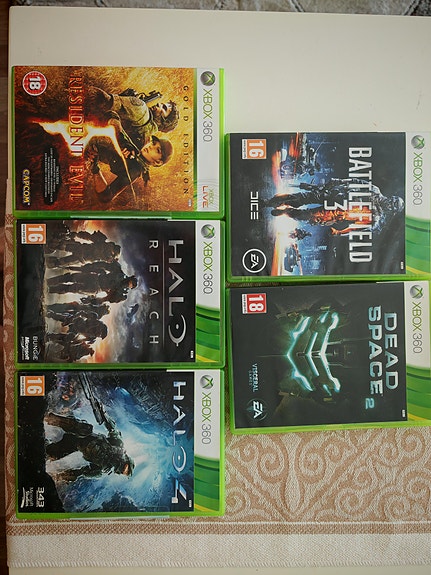 Xbox 360-pelit Halo Reach, Halo 4, Battlefield 3, Dead Space 2, Resident evil 5.