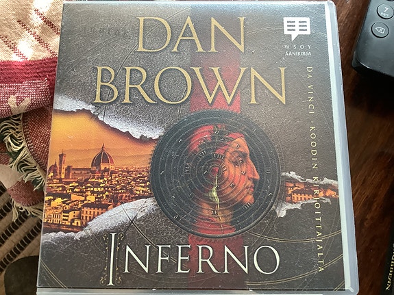 Dan Brown Inferno, Lehtolainen Harmin paikka ja Pirates Caribbean -max spel