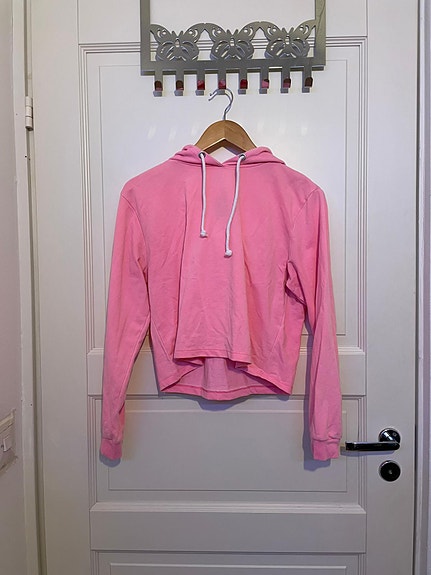 Lyhytmallinen pinkki huppari