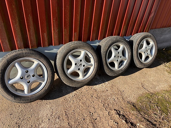Volvo V40 kesärenkaat aluvanteilla