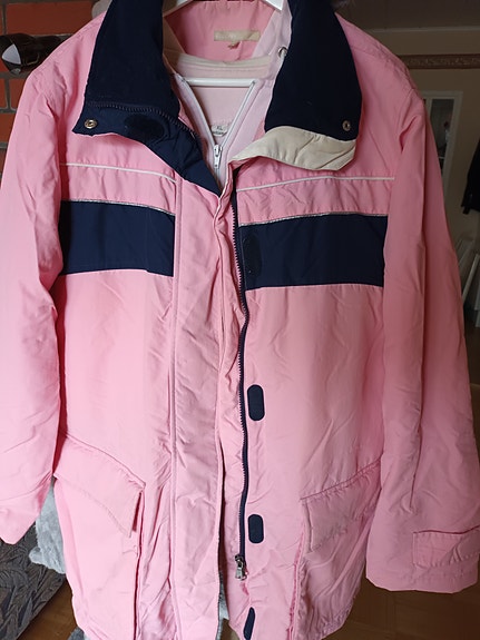Pinkkiä asusteita
