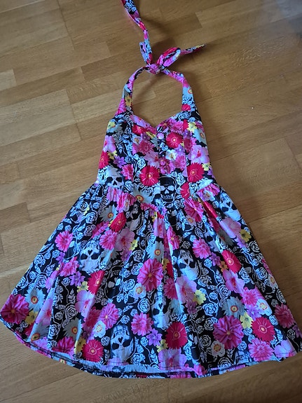 Hell Bunny kesämekko