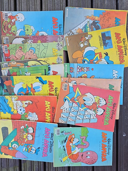16 kpl vintage Aku Ankka -lehtiä (1970–1995)