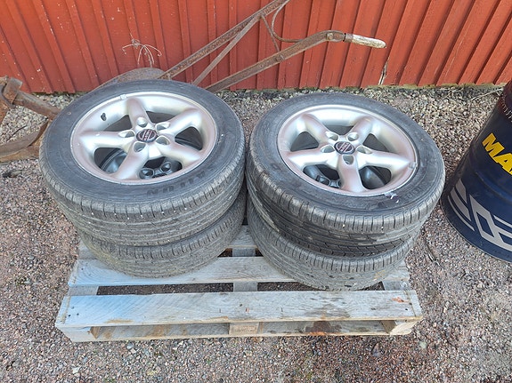 Volvo alumiinivanteet hyvillä renkailla 205/55 r16
