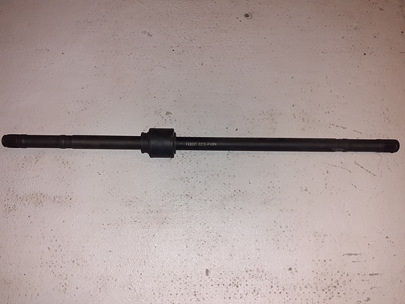 Nissan Primera P10 vetoakseli oikea