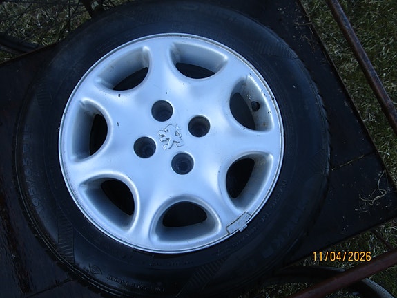 Peugeot alkuperäinen alumiinivanne kesärenkaalla 15"