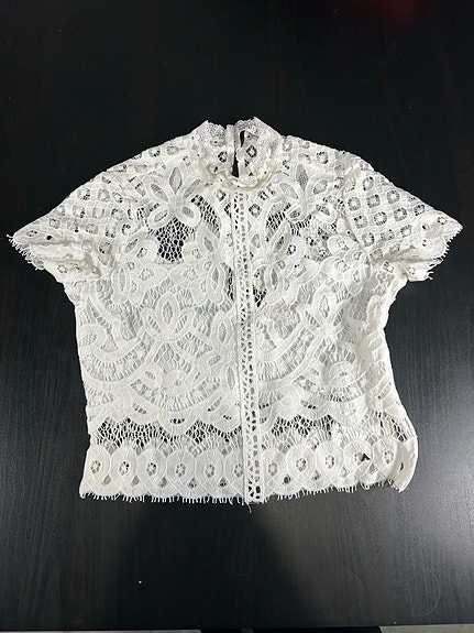 Kaunis valkoinen Guess-pitsipaita (XS)